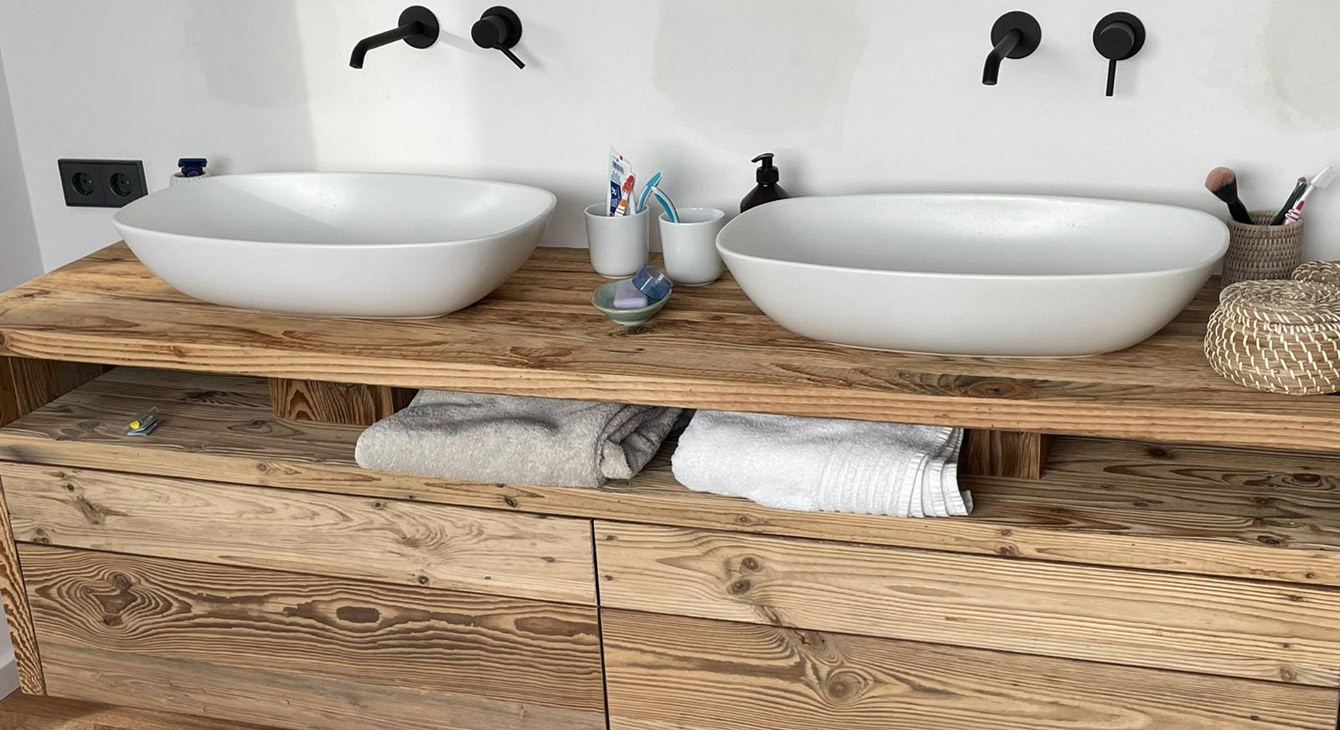 Badezimmermöbel